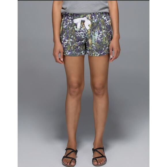 Lululemon Spring Break Away Shorts – Floral Sport White Multi - Picture 5 of 5
